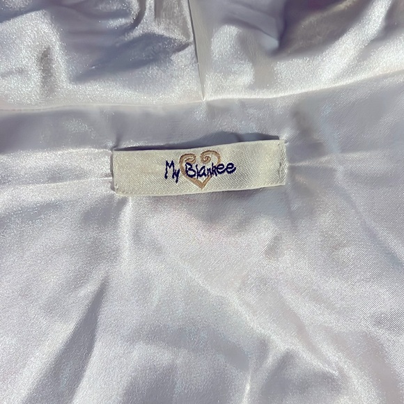 Gorgeous white satin lined robe - Picture 4 of 8